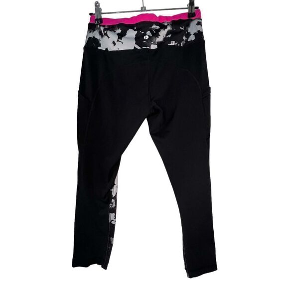 90 Degree Cropped Athletic Patterned Leggings - Picture 4 of 5